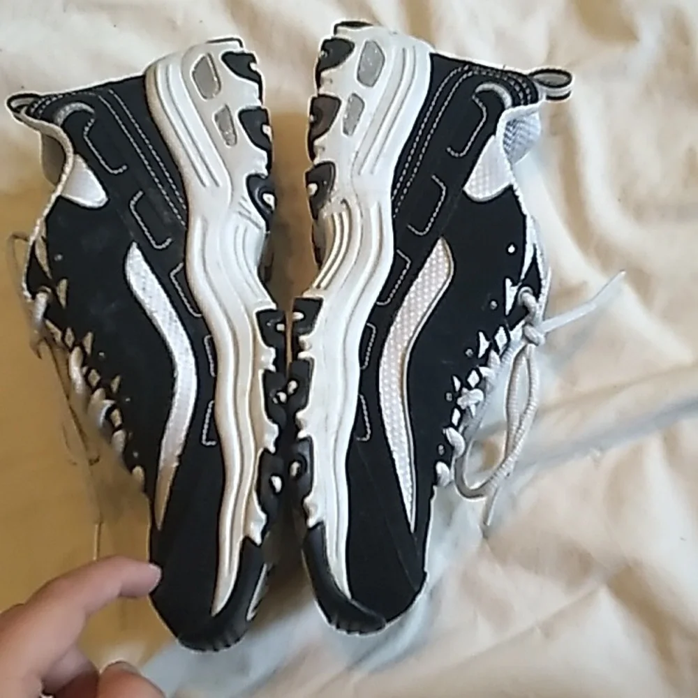 Women's Skechers D'Lites black and white shoes size 6.5 Excellent shape!!! EUC😍 - Picture 4 of 8